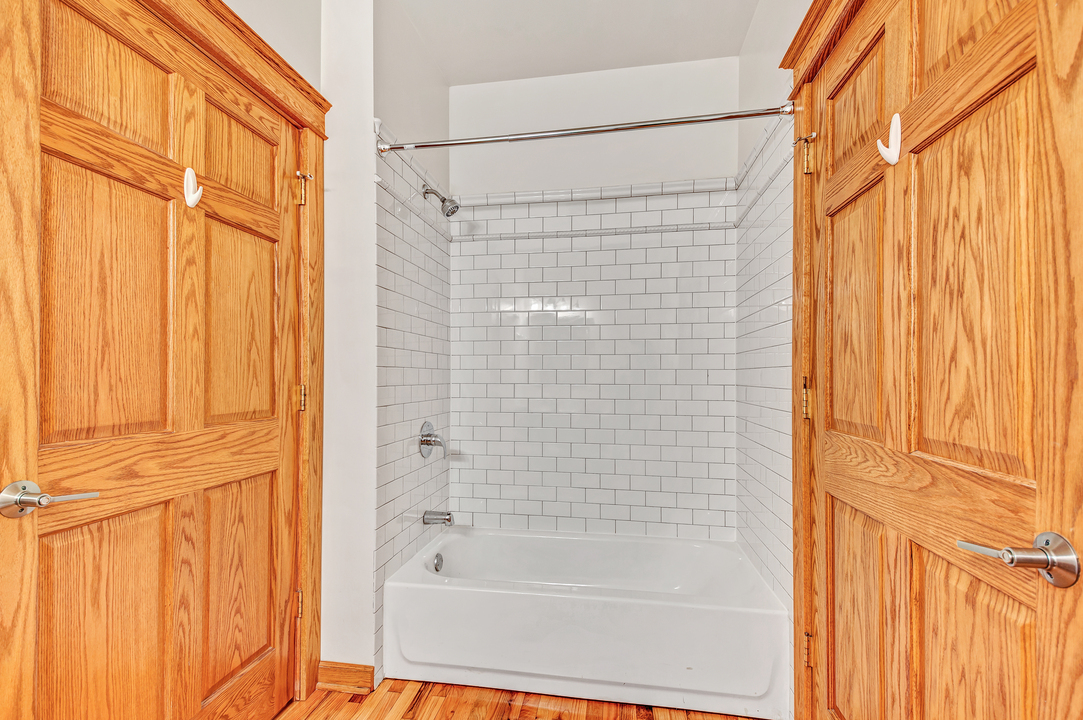 216 North May Street, Unit 103 Chicago, IL 60607 - Photo 19 of 21 a bathroom with a shower