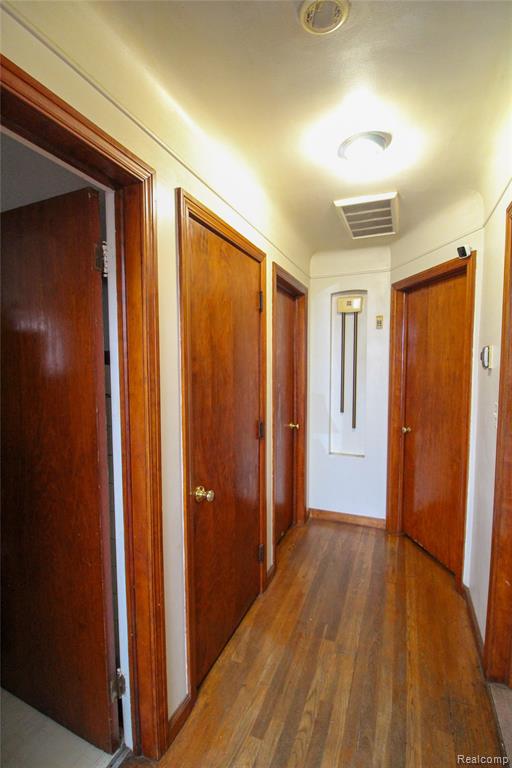 15611 Spring Garden Street Detroit, MI 48205 - Photo 8 of 49