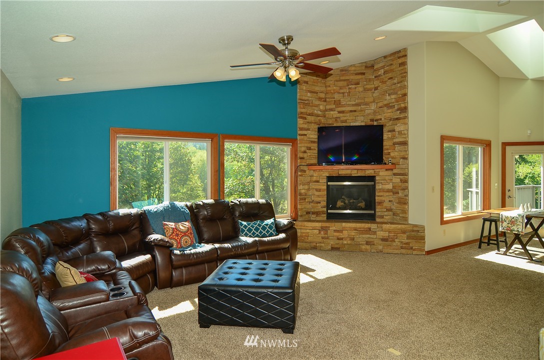 11347 Summit Lake Road Northwest Olympia, WA 98502 - Photo 5 of 23 Gallery Image 5