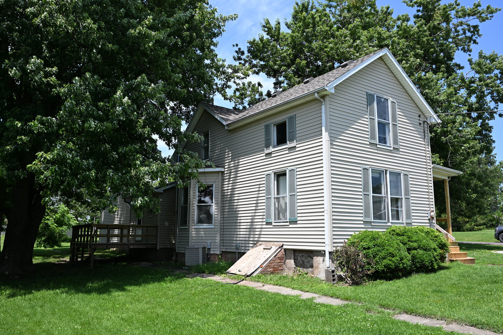 302 South Summit Street El Paso, IL 61738 - Photo 2 of 22