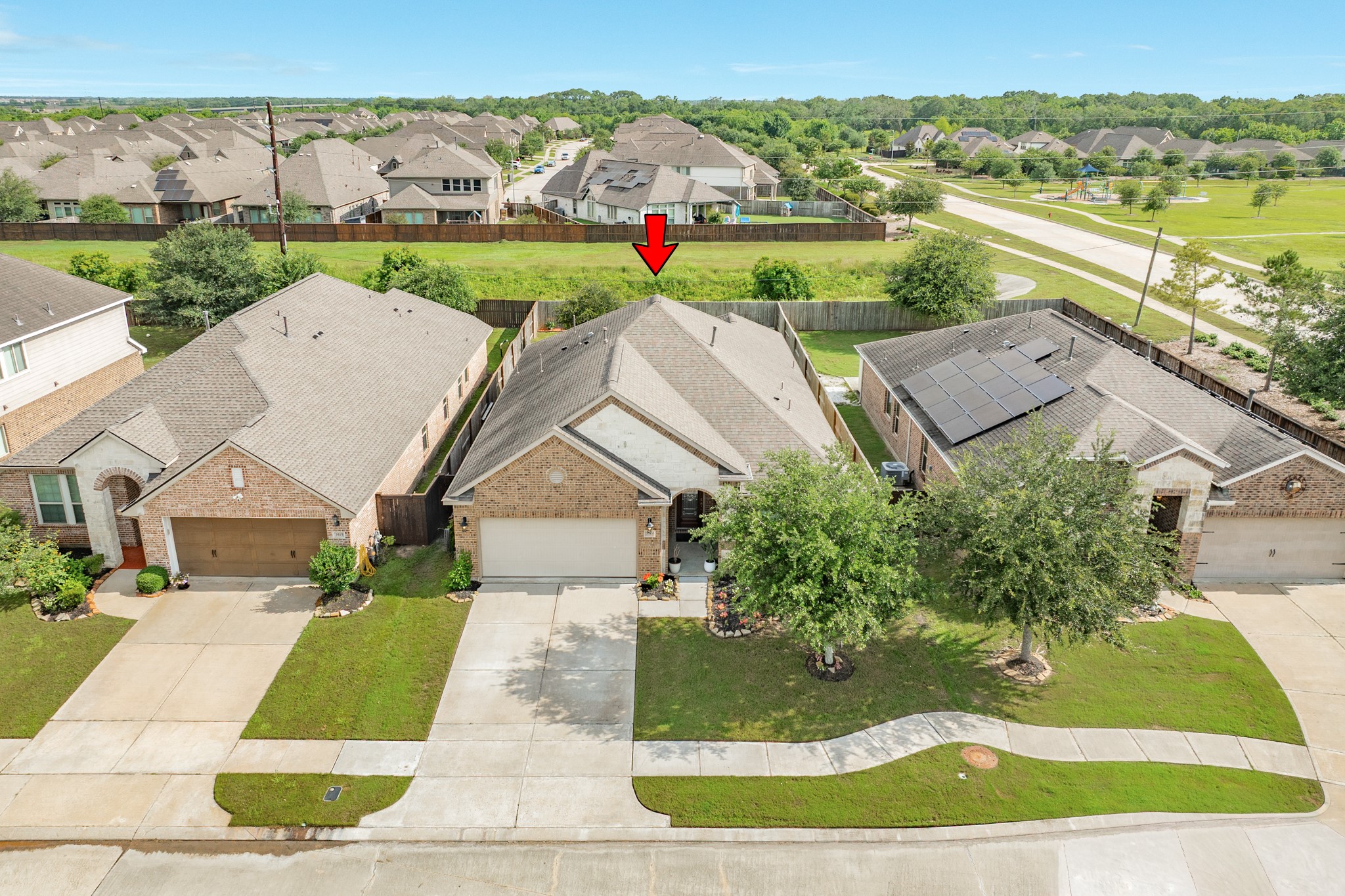3519 Bay Drive Rosharon, TX 77583 - Photo 31 of 49 Aerial view highlighting the property's prime location on a quiet cul-de-sac. This lot offers exceptional privacy with no back neighbors, featuring serene views of the adjacent common area.