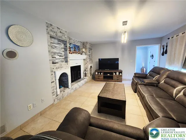 $1,200,000 | 108 East Douglasville Road, Nazareth, PA 18064