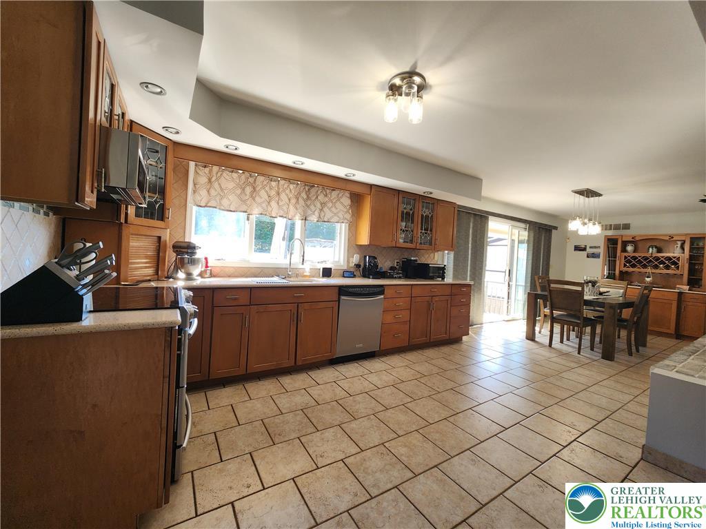 108 East Douglasville Road Nazareth, PA 18064 - Photo 4 of 42