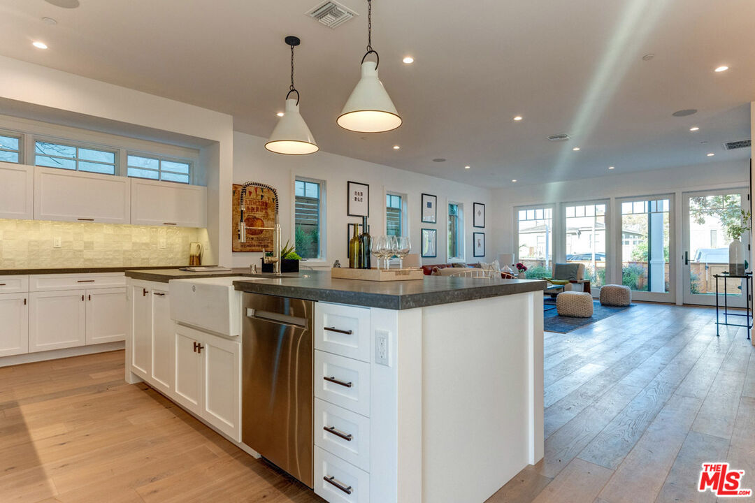 221 Ruth Avenue Venice, CA 90291 - Photo 13 of 33 Gallery Image 13