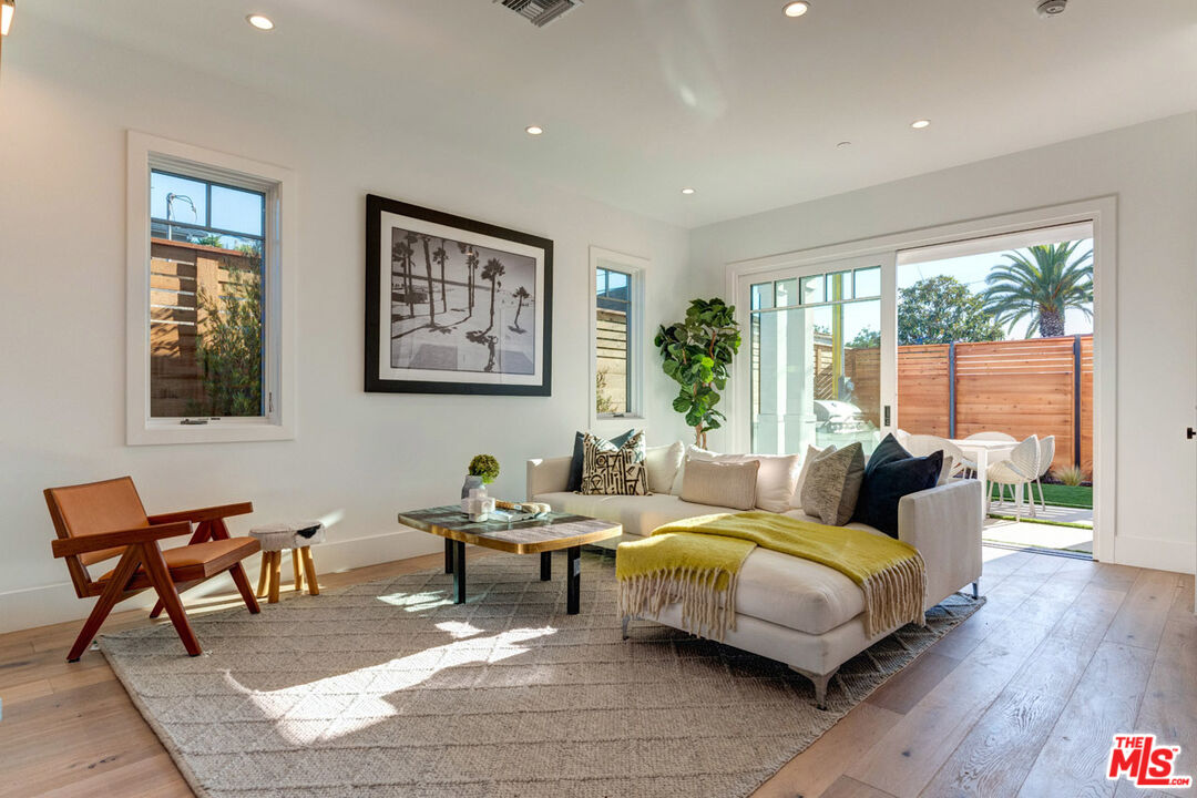 221 Ruth Avenue Venice, CA 90291 - Photo 18 of 33 Gallery Image 18