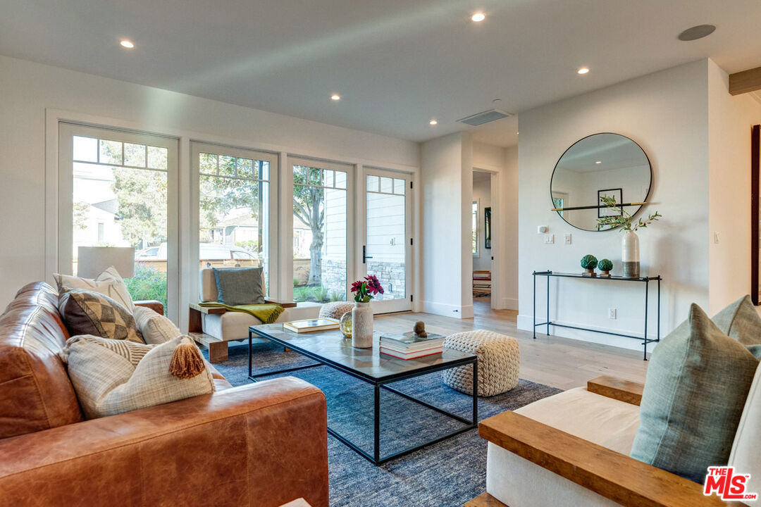 221 Ruth Avenue Venice, CA 90291 - Photo 3 of 33 Gallery Image 3
