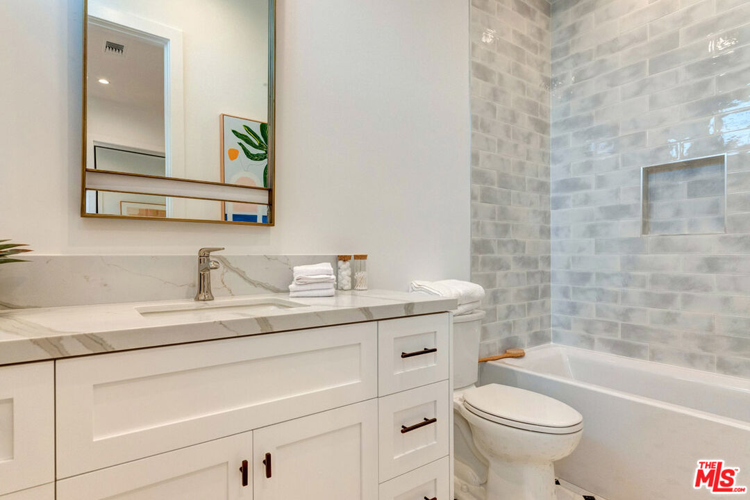 221 Ruth Avenue Venice, CA 90291 - Photo 25 of 33 Gallery Image 25