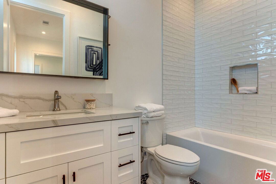 221 Ruth Avenue Venice, CA 90291 - Photo 27 of 33 Gallery Image 27