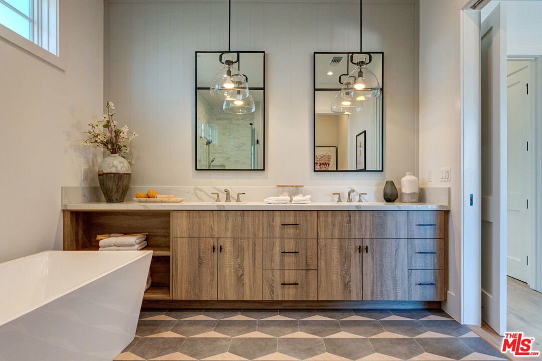 221 Ruth Avenue Venice, CA 90291 - Photo 31 of 33 Gallery Image 31