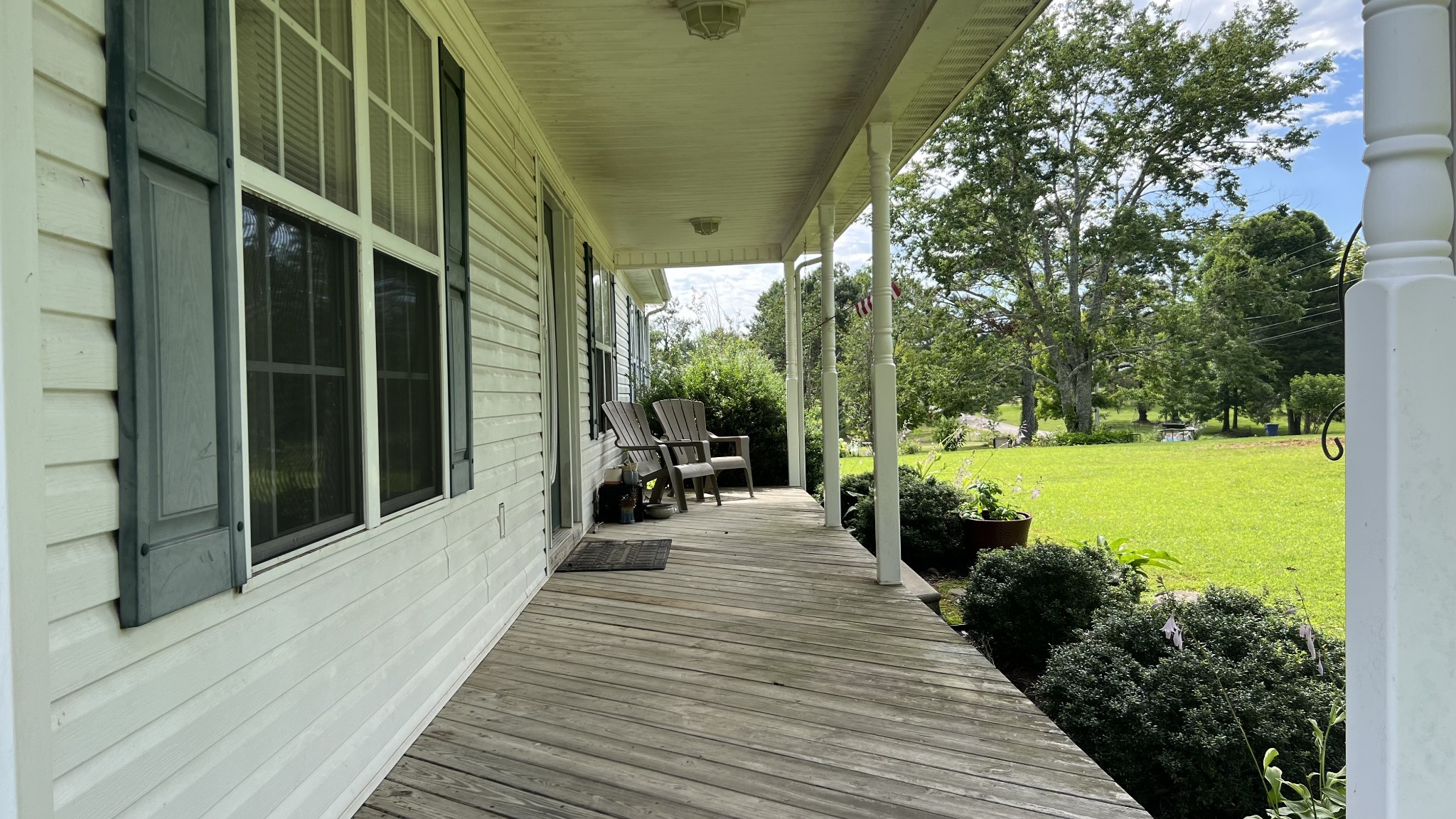 153 Commodore Circle Summertown, TN 38483 - Photo 2 of 33
