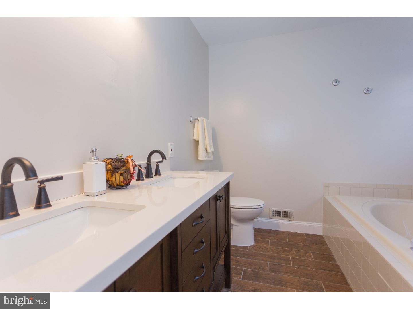 25 Chevy Chase Road Sicklerville, NJ 08081 - Photo 12 of 24 Bathroom