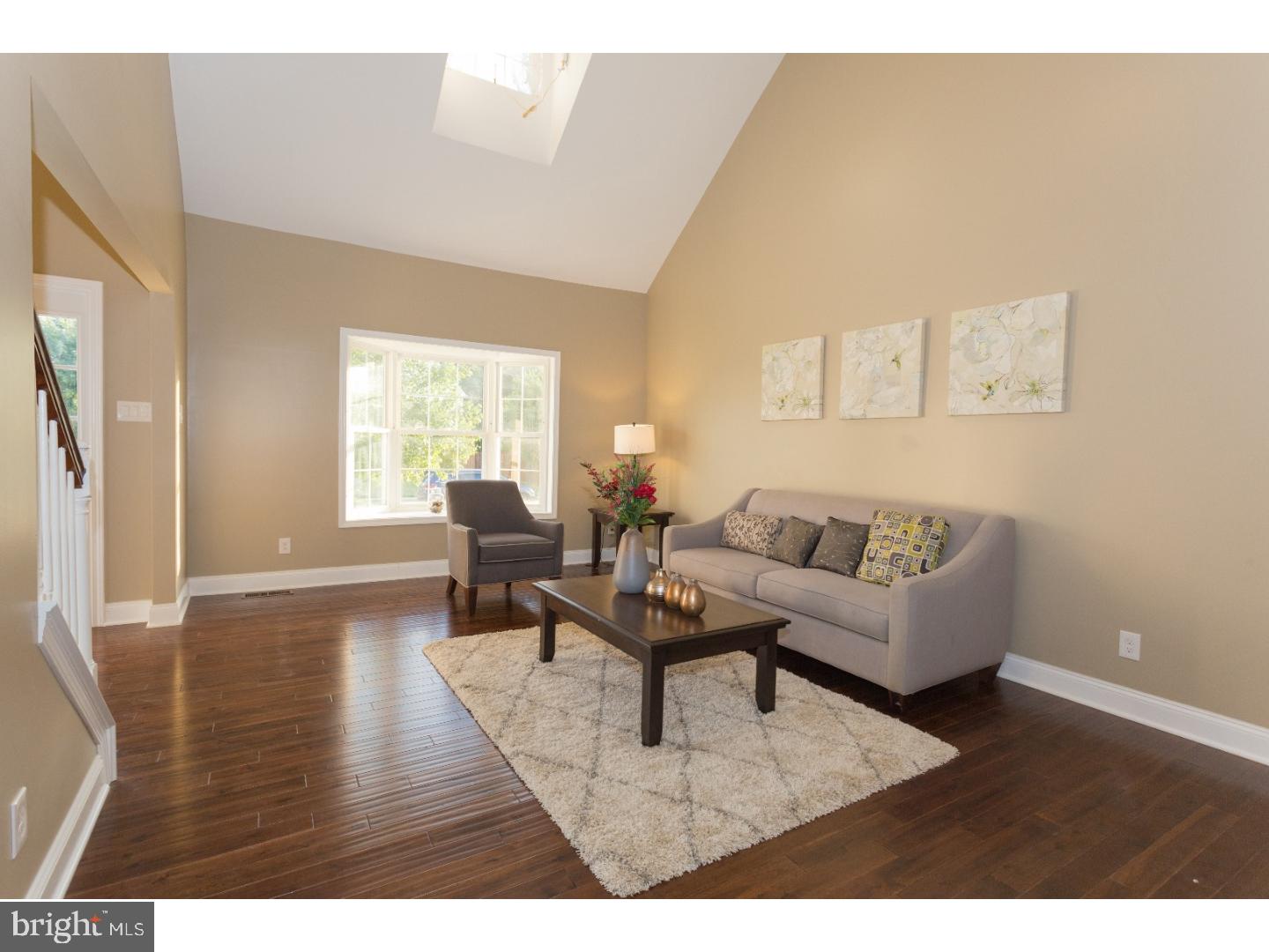 25 Chevy Chase Road Sicklerville, NJ 08081 - Photo 4 of 24 Living Room