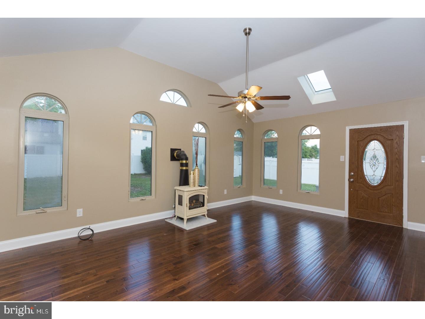 25 Chevy Chase Road Sicklerville, NJ 08081 - Photo 9 of 24 Family Room