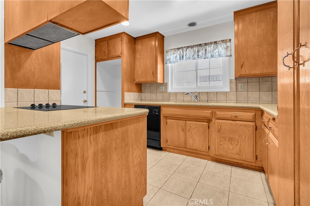 2874 Heather Road Long Beach, CA 90815 - Photo 10 of 37 Kitchen