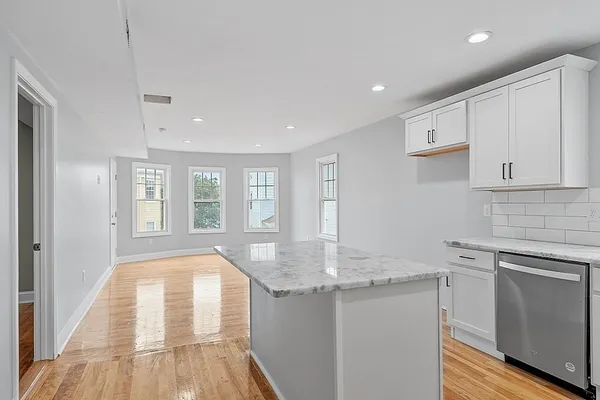 $2,200 | 79 Gage Street, Unit 3, Worcester, MA 01605