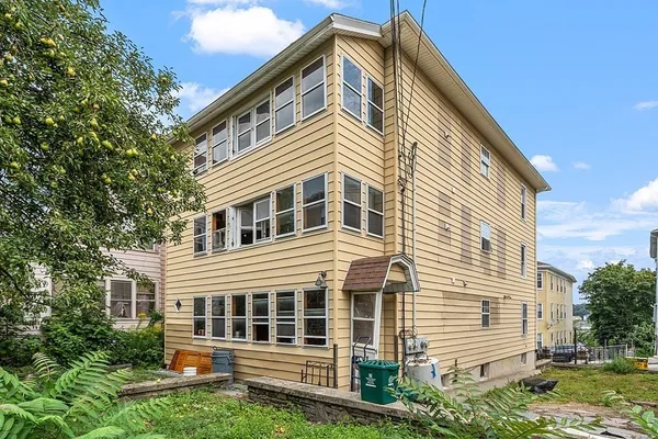 $2,200 | 79 Gage Street, Unit 3, Worcester, MA 01605