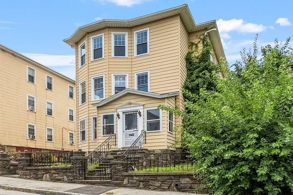 $2,200 | 79 Gage Street, Unit 3, Worcester, MA 01605