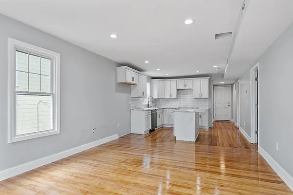 $2,200 | 79 Gage Street, Unit 3, Worcester, MA 01605