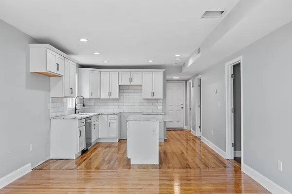 $2,200 | 79 Gage Street, Unit 3, Worcester, MA 01605