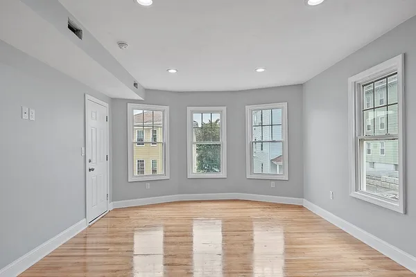 $2,200 | 79 Gage Street, Unit 3, Worcester, MA 01605