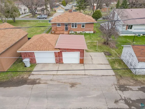 $152,900 | 211 10th Street Northwest, Chisholm, MN 55719
