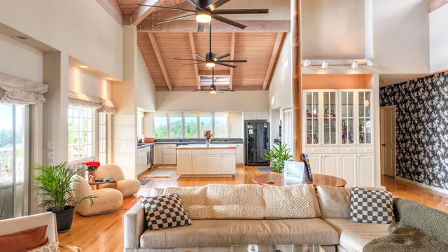 $2,225,000 | 4010 Kula Highway, Kula, HI 96790