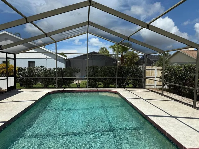 $2,900 | 3842 Kingston Boulevard, Sarasota, FL 34238