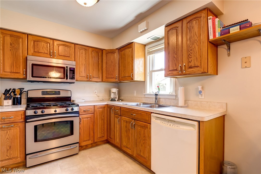 30334 Powell Road Willowick, OH 44095 - Photo 2 of 23