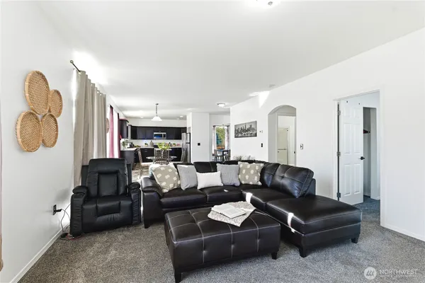 $679,950 | 10430 13th Ave Court East, Tacoma, WA 98445