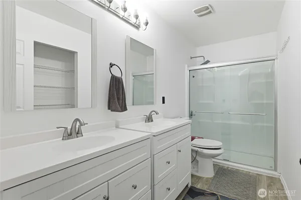 $679,950 | 10430 13th Ave Court East, Tacoma, WA 98445