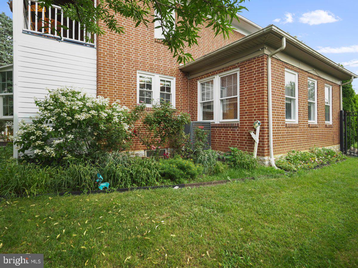 218 East Baltimore Street Funkstown, MD 21734 - Photo 41 of 45 Side yard