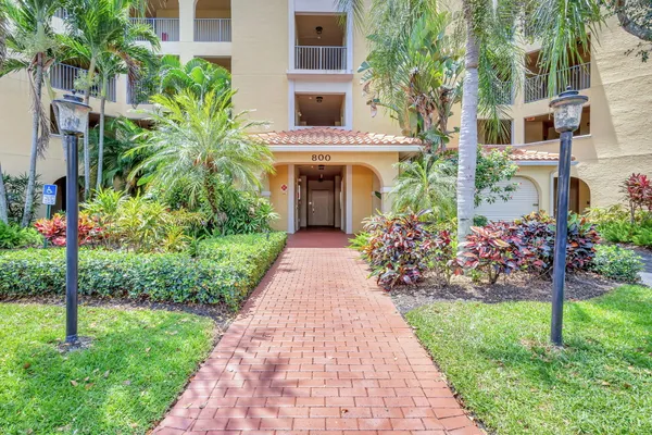 $2,700 | 800 Uno Lago Drive, Unit 302, Juno Beach, FL 33408