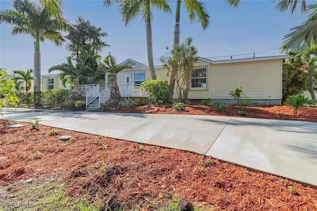 $2,100 | 5401 Game Bird Lane, Bokeelia, FL 33922