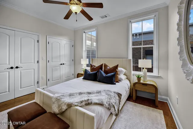 a view of a livingroom with furniture