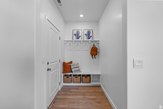 1589 South Fins Road, Unit 4178 Washington, UT 84780 - Photo 30 of 30 Entryway featuring a built-in bench with storage, upper shelving, and coat hooks
