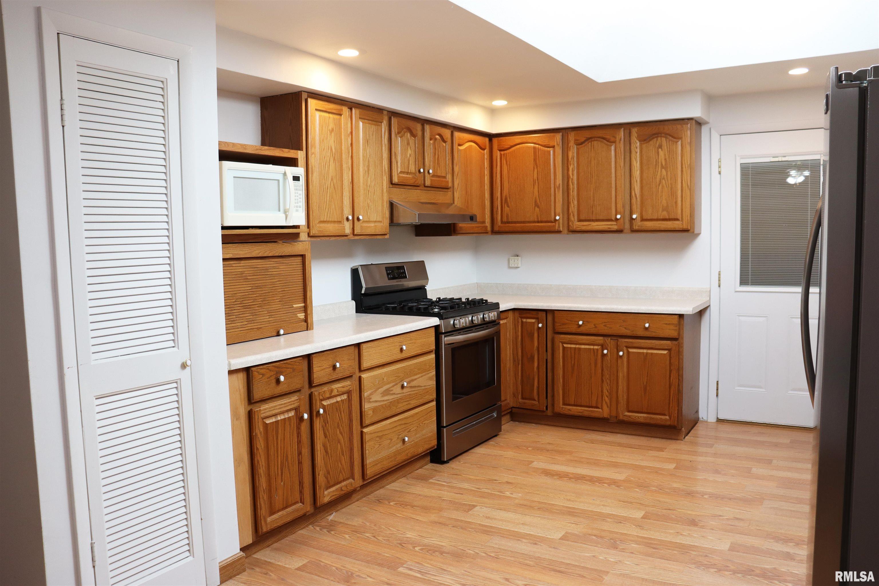 1508 Springfield Road East Peoria, IL 61611 - Photo 9 of 35 Gallery Image 9