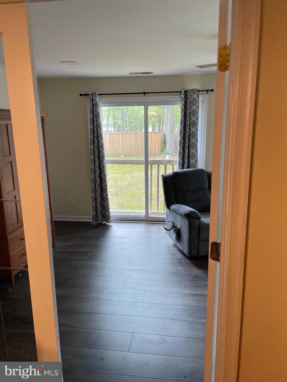 3460 Cohasset Avenue Annapolis, MD 21403 - Photo 4 of 29 a living room with furniture and a large window