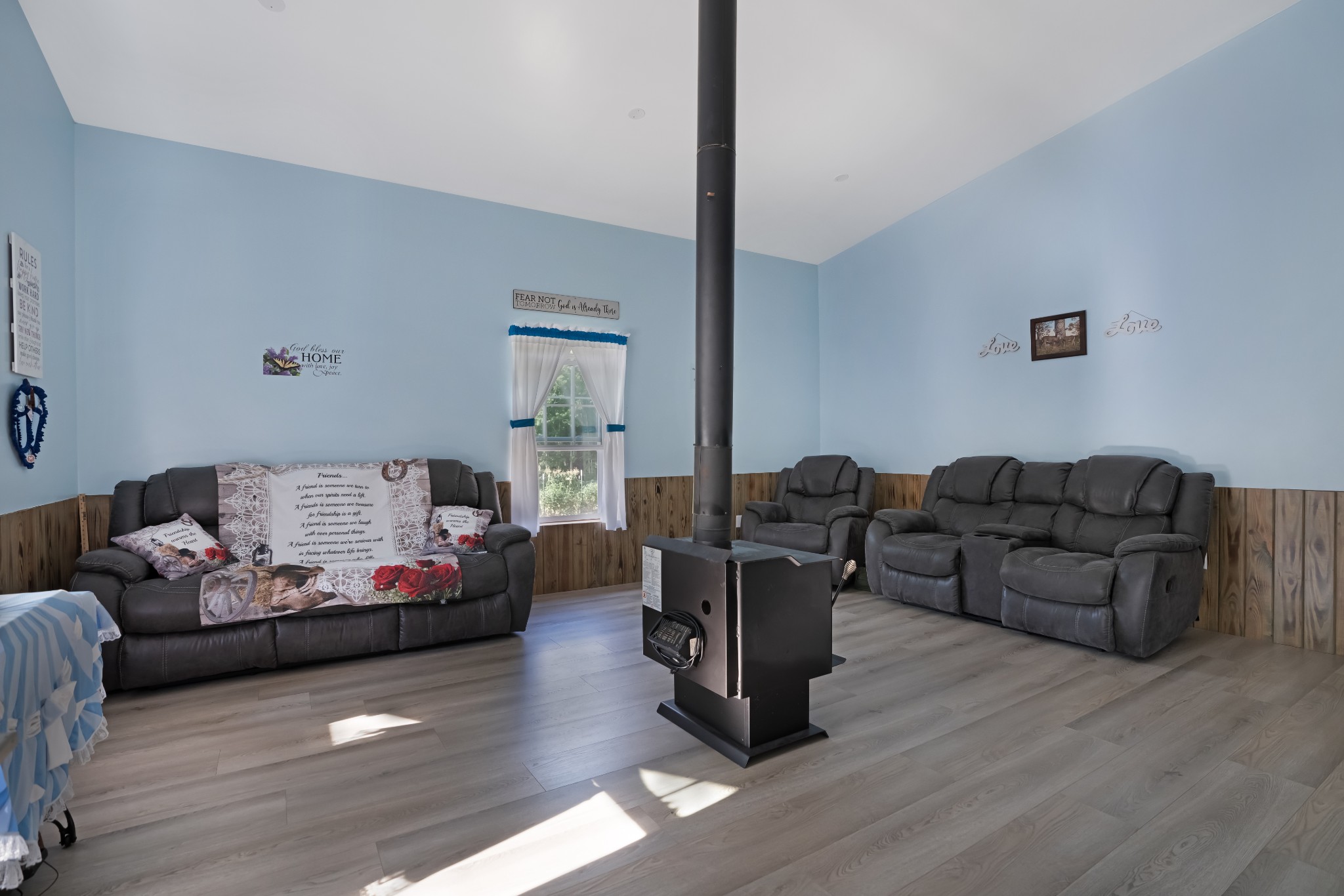 1779 Mt Zion Road Big Sandy, TN 38221 - Photo 7 of 31 a living room with furniture and wooden floor