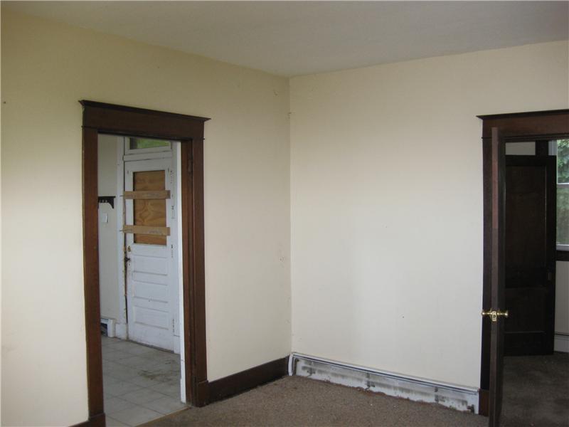 708 11th Street McKees Rocks, PA 15136 - Photo 11 of 19 Dining Room.