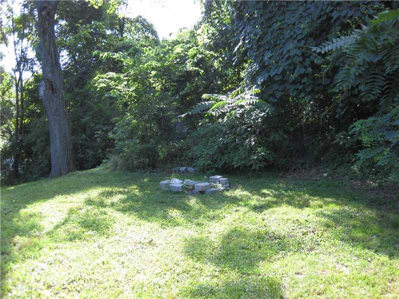 708 11th Street McKees Rocks, PA 15136 - Photo 7 of 19 Yard/Garden.