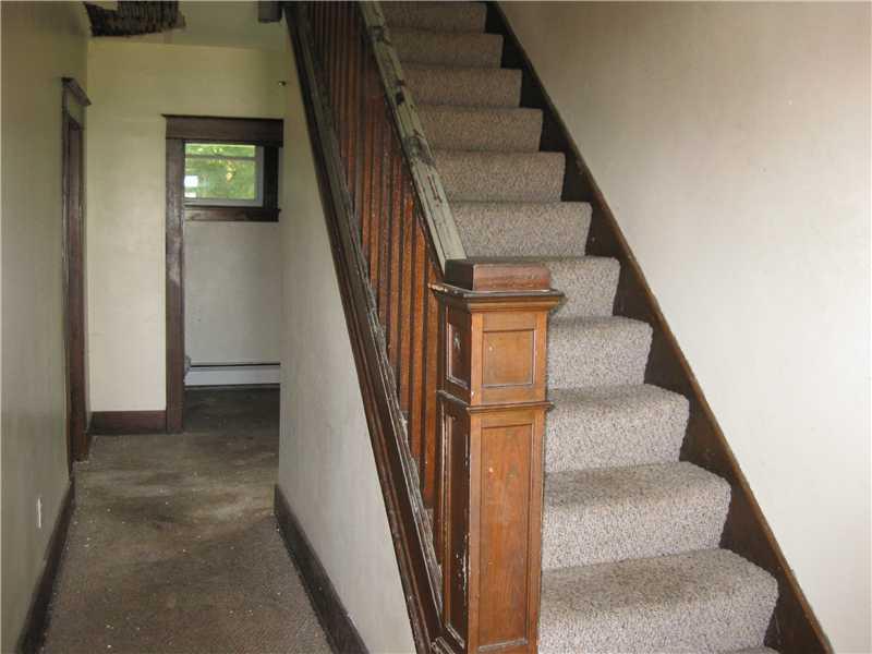 708 11th Street McKees Rocks, PA 15136 - Photo 8 of 19 Entry/Foyer.