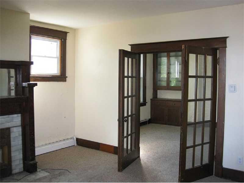 708 11th Street McKees Rocks, PA 15136 - Photo 9 of 19 Living Room.