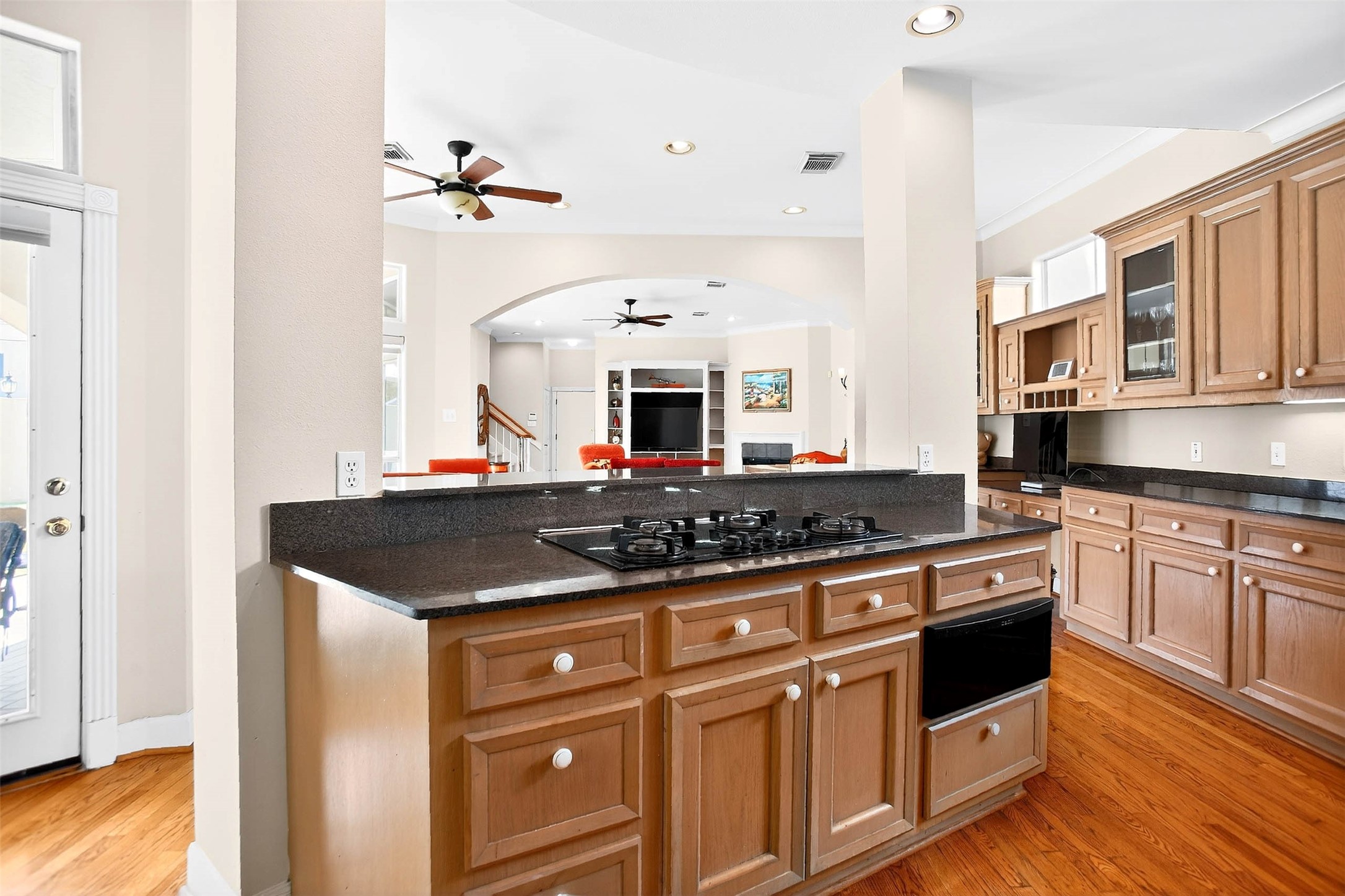 3118 Virginia Street Houston, TX 77098 - Photo 20 of 50 Ductless downdraft rangehood