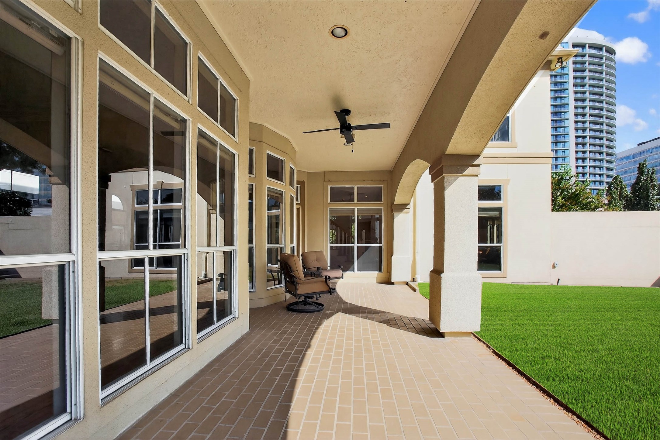 3118 Virginia Street Houston, TX 77098 - Photo 44 of 50 Fabulous outdoor living room with covered patio.