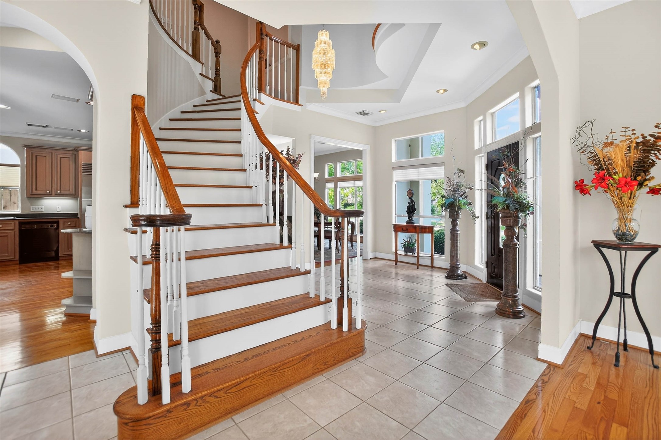 3118 Virginia Street Houston, TX 77098 - Photo 8 of 50 Gorgeous 2 story entry.