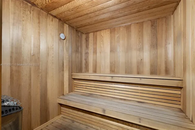 $1,629,000 | 18911 Collins Avenue, Unit 1004, Sunny Isles Beach, FL 33160