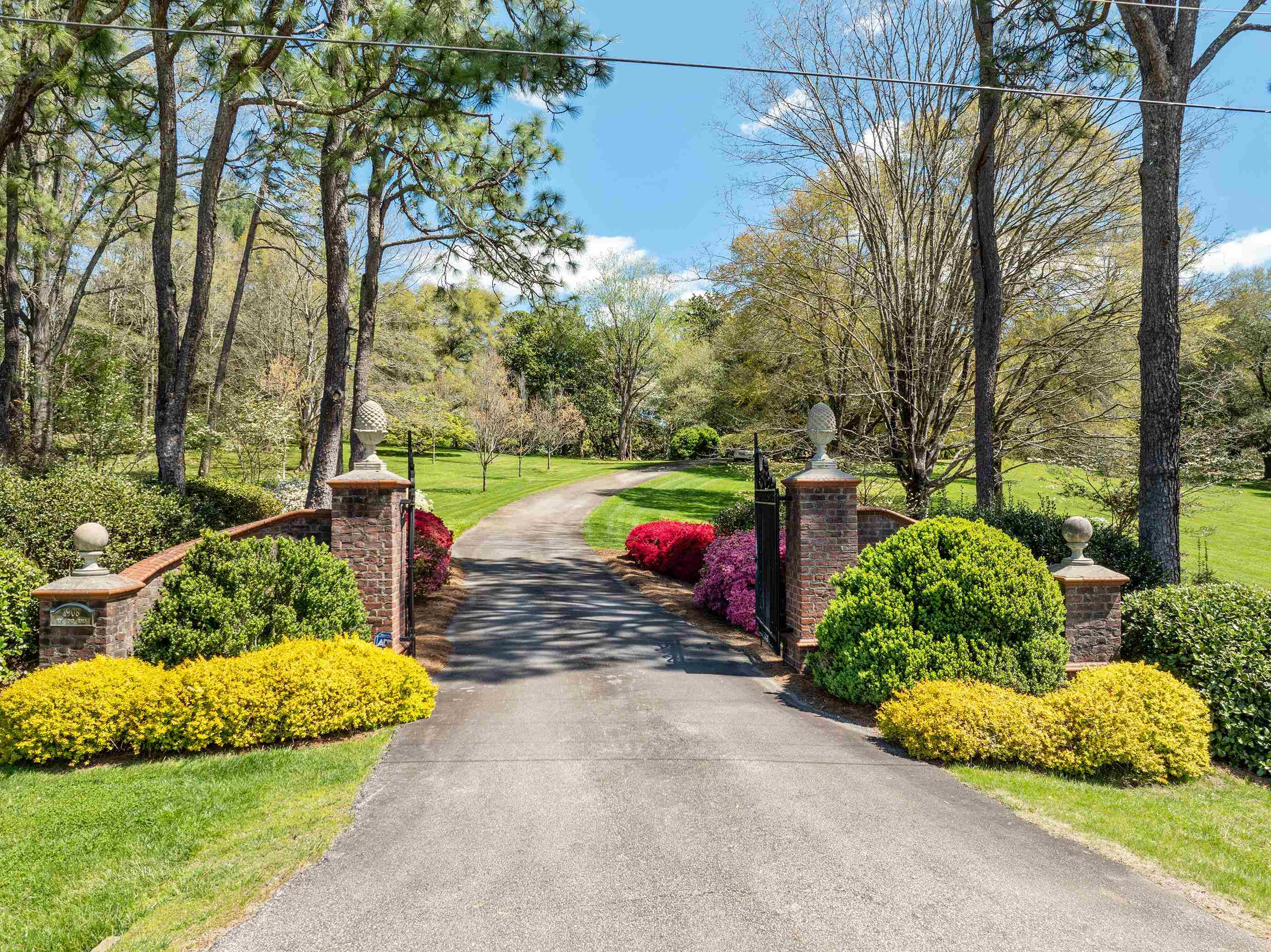 1908 Roe Ford Road Greenville, SC 29617 - Photo 2 of 41 Gallery Image 2