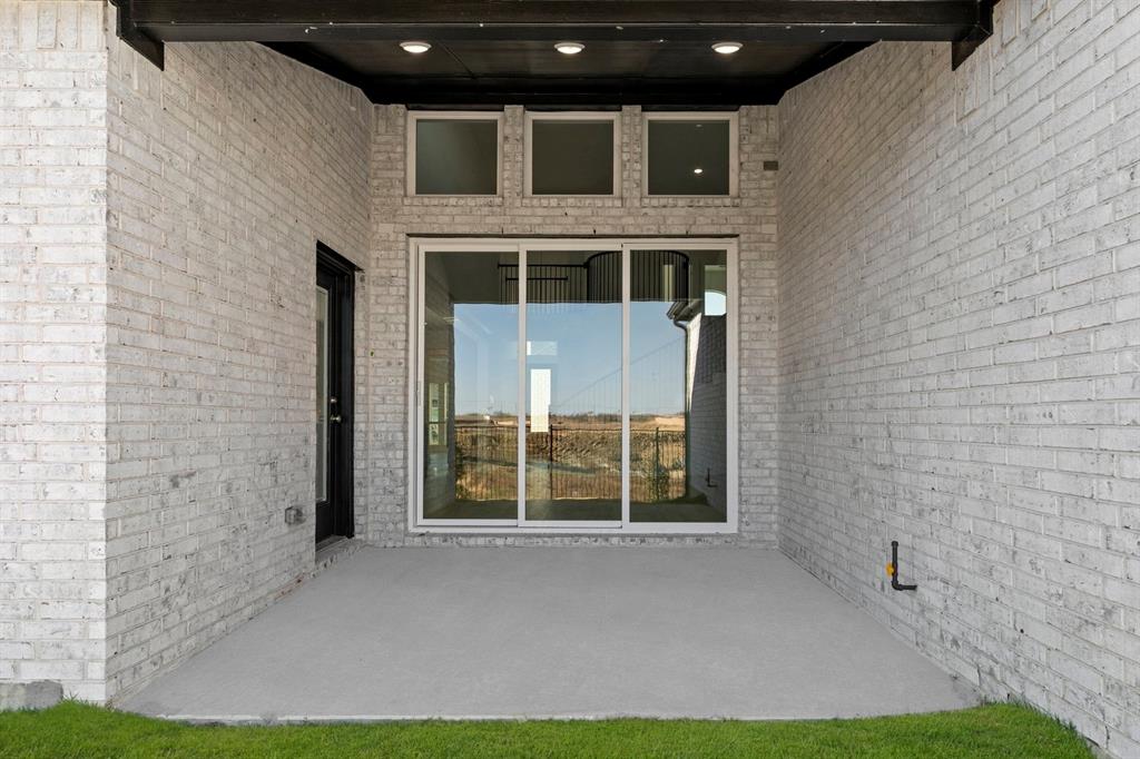 3004 Fox Lake Drive Pilot Point, TX 76258 - Photo 5 of 33