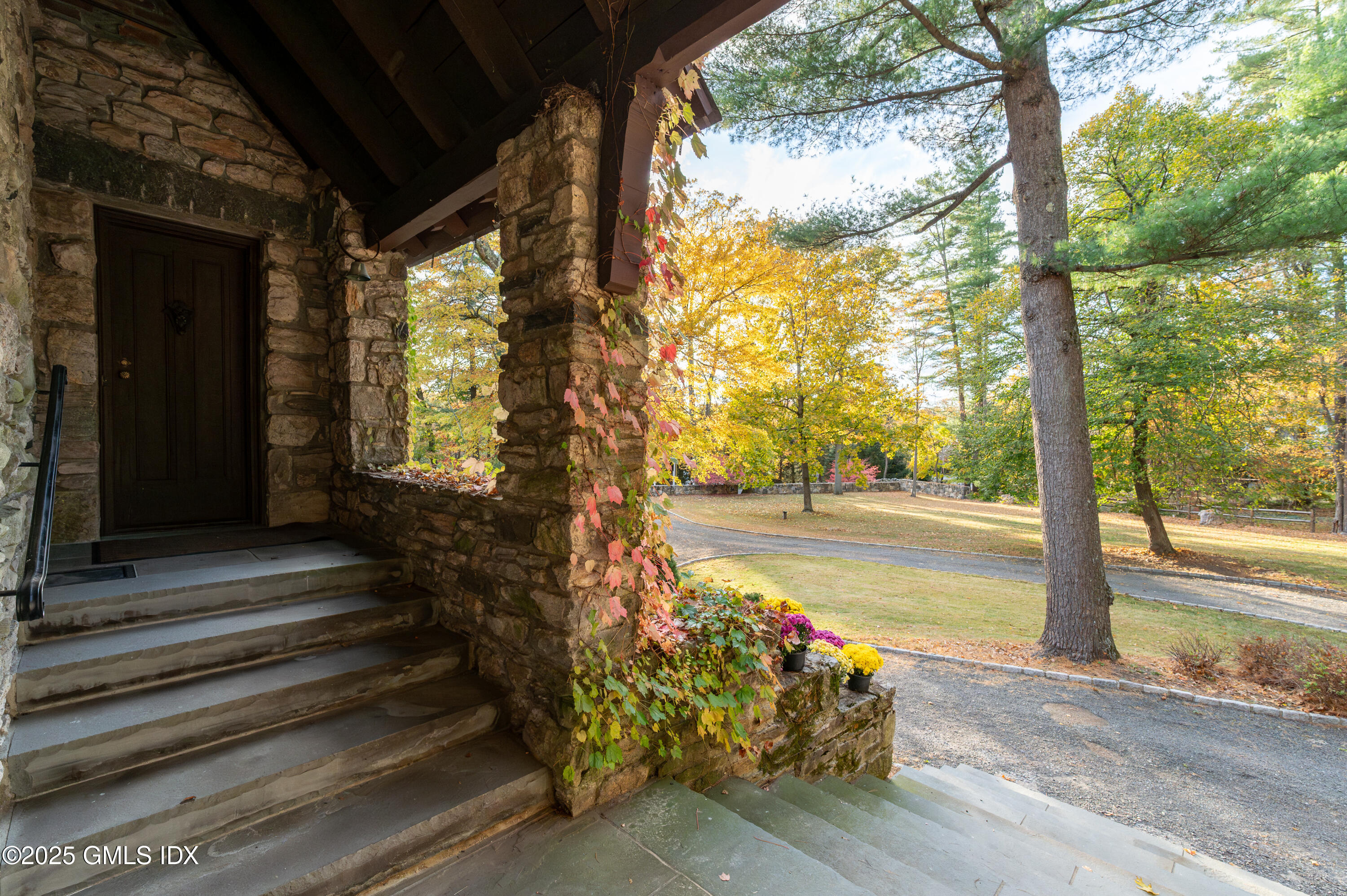 271 Hunting Ridge Road Stamford, CT 06903 - Photo 5 of 40 107_HudsonCP_271HuntingRidgeRd