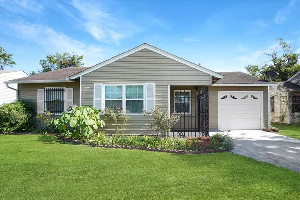 $1,600 | 12432 Yancy Drive, Houston, TX 77015